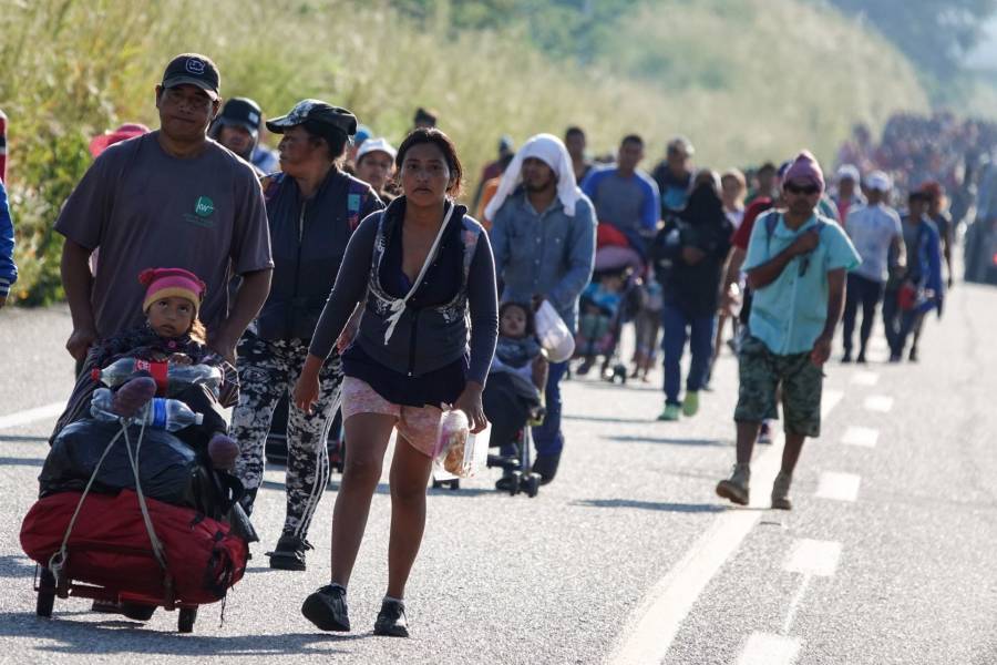 INM regulariza a 800 migrantes de la caravana