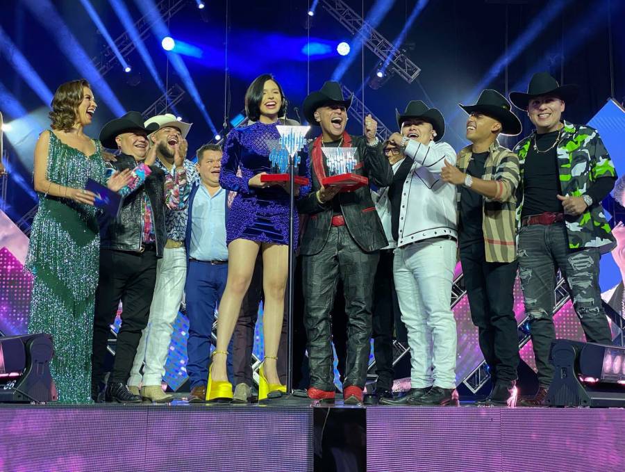 Grupo Firme, Ángela Aguilar y El Fantasma, grandes ganadores  de los Premios de la Radio 2021