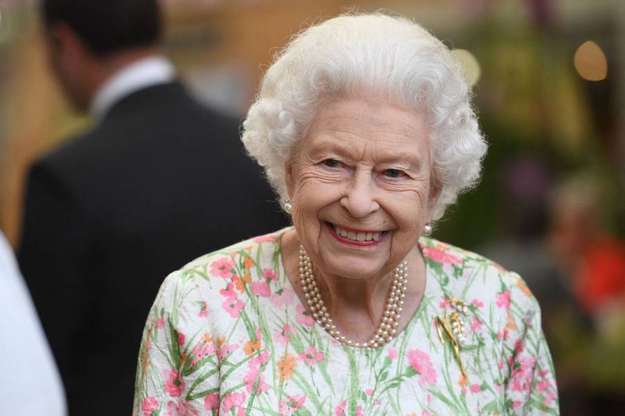 Isabel II, obligada a guardar reposo, participará en una ceremonia el domingo
