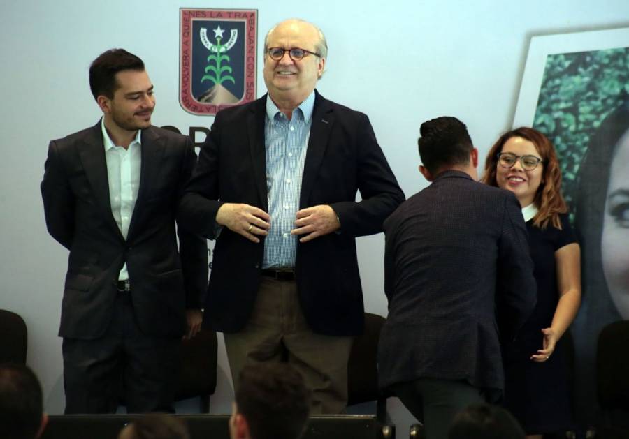 Gobierno de Graco Ramírez habría pagado un millón de pesos por libro ‘fantasma’
