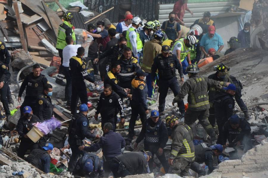 GobCDMX entrega primeros apoyos a 28 familias afectadas por explosión en la Pensil Norte