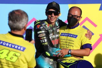 Valentino Rossi pone fin a su carrera en MotoGP en el GP de Valencia
