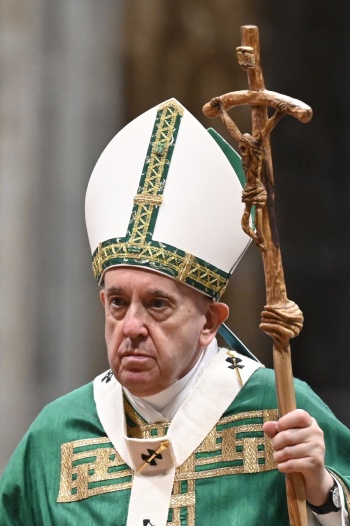 Papa pide acciones concretas para dar “esperanza y dignidad” a los pobres