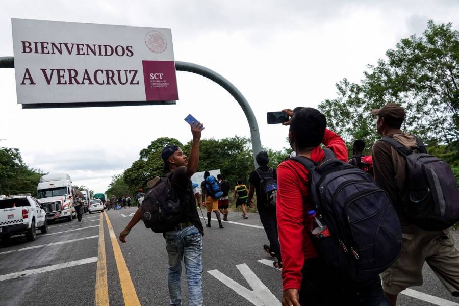 Con mil integrantes, caravana migrante ingresa a Veracruz