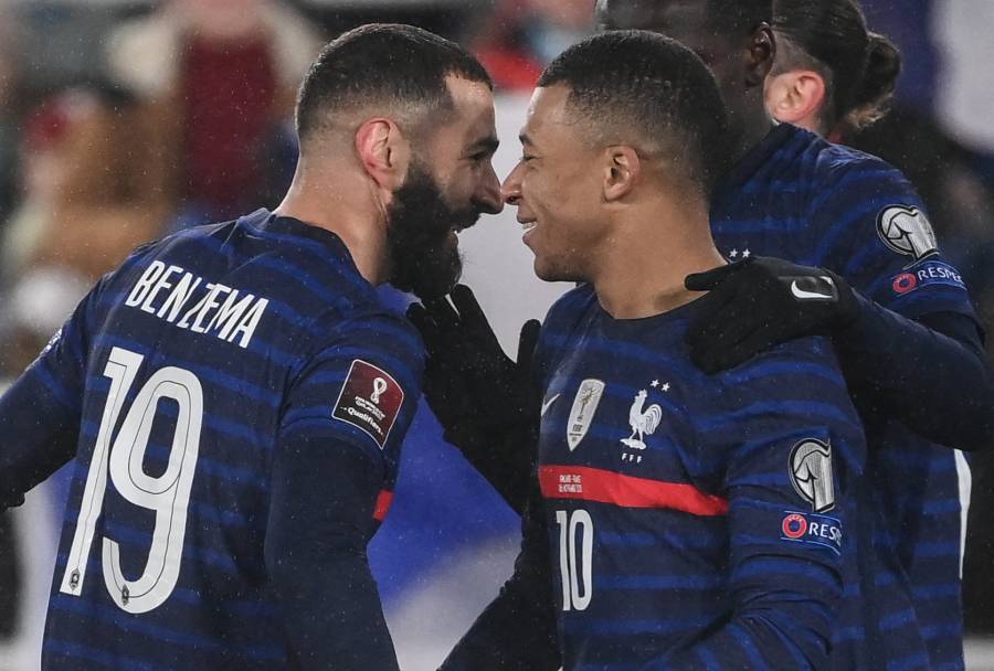 Benzema y Mbappé guían a Francia a Qatar 2022
