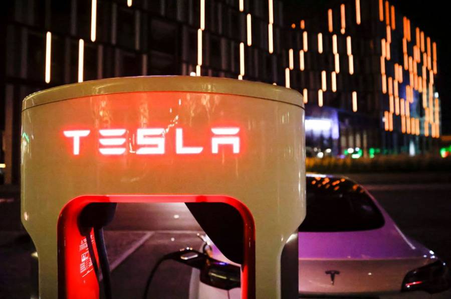 JPMorgan demanda a Tesla por ruptura de contrato