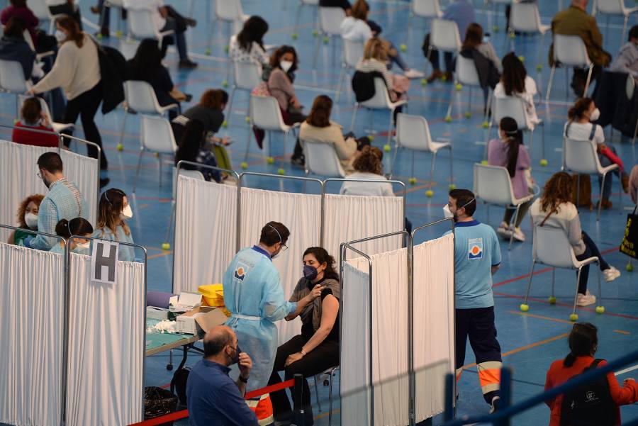 España aplicará tercera dosis de vacuna contra Covid-19 a mayores de 60 años