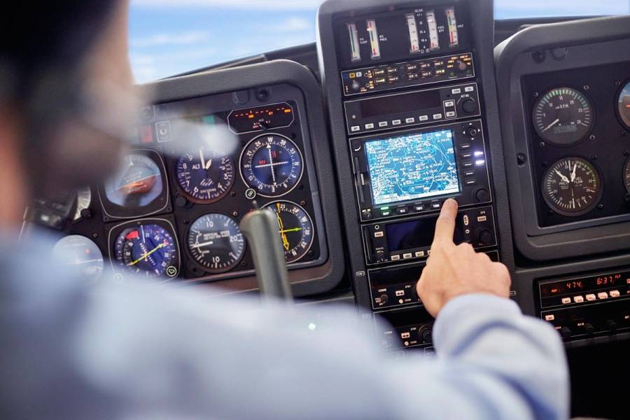 Piloto de Aeroméxico se viraliza por cantar canción de cuna en un vuelo