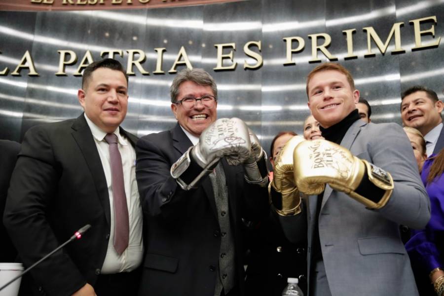 “Canelo” Álvarez enseña a Monreal “ganchos letales” para usarlos en política