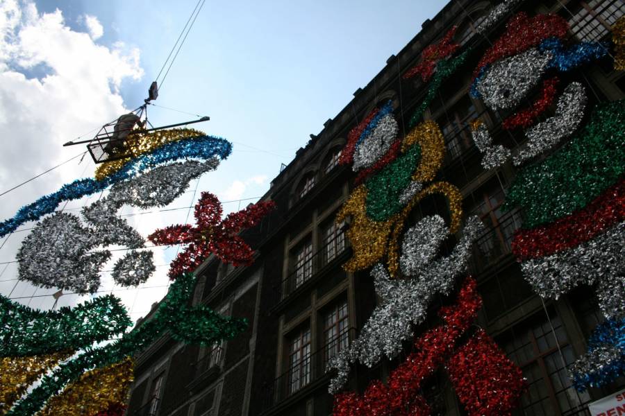 CDMX alista colocación de mosaicos luminosos para fiestas decembrinas