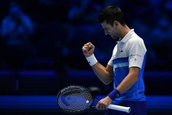 Zverev gana a Hurkacz y jugar&aacute; con Djokovic en semifinales del Masters