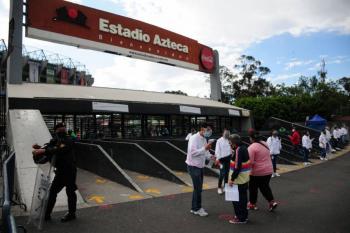 En visita de la FIFA, vecinos se oponen a obras en el Estadio Azteca