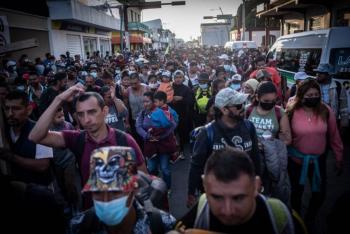 Nueva caravana migrante parte de Tapachula, Chiapas con rumbo a los EEUU