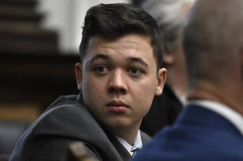 Absuelven a Kyle Rittenhouse, joven que mat&oacute; a dos manifestantes antirracistas en EEUU