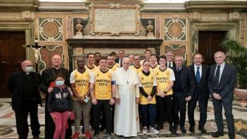 El papa se re&uacute;ne con el 