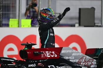 Hamilton logra la ‘pole’ en el GP de Qatar; Cheo P&eacute;rez clasifica 11