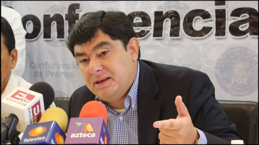 Iñaky Blanco responde a llamamiento de la FGR por caso Ayotzinapa