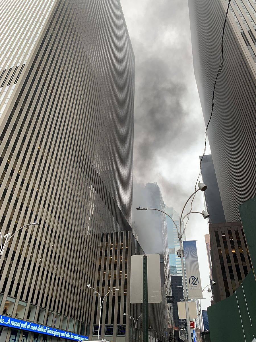 Se registra incendio en edificio cerca del Rockefeller Center en Nueva York