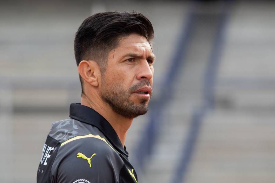 Chivas se desprende de Oribe Peralta