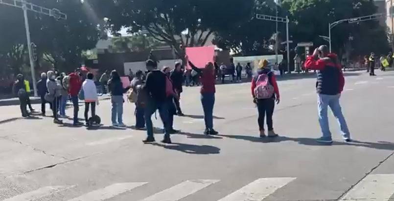 Acusan trabajadores del SAT falta de pago desde hace medio año