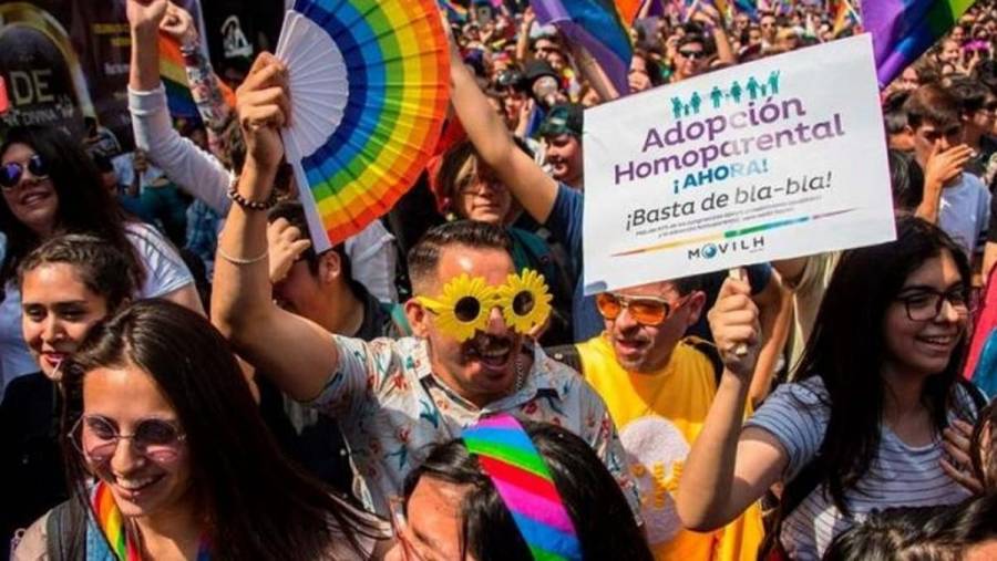 En Chile aprueban matrimonio y adopción para comunidad LGBTTTIQ+