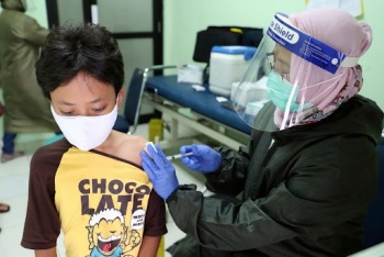 Vacunar contra Covid a ni&ntilde;os prevendr&aacute; el surgimiento de nuevas variantes de coronavirus