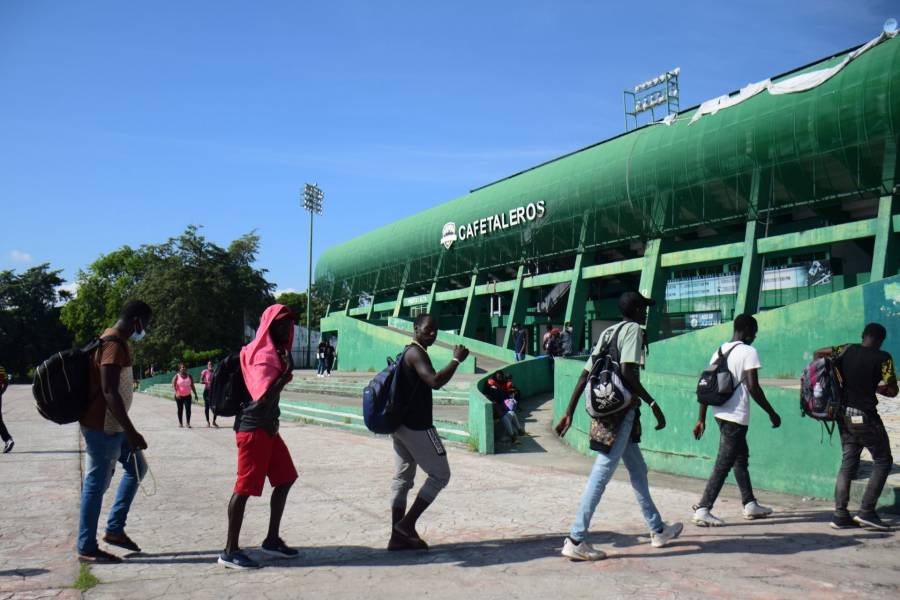 Caravana migrante avanza diezmada por Veracruz