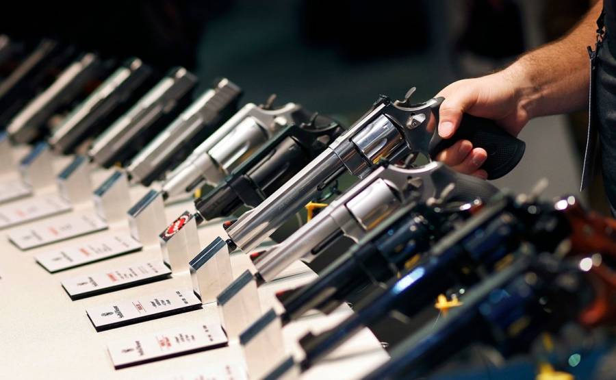 México y EEUU van por vendedores ilegales de armas