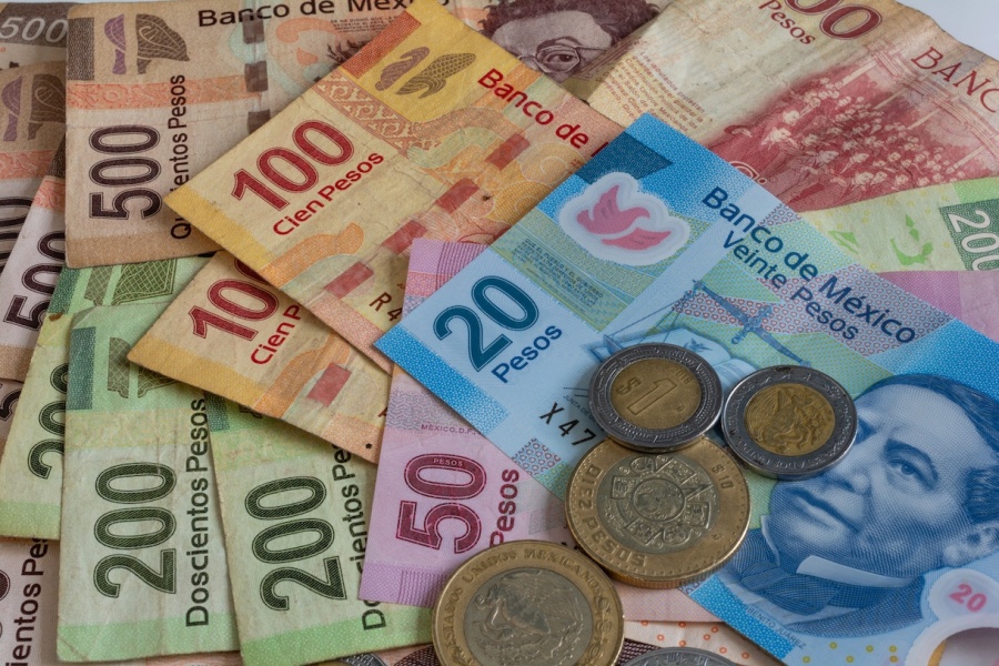 Peso mexicano sigue cayendo ante el d&oacute;lar