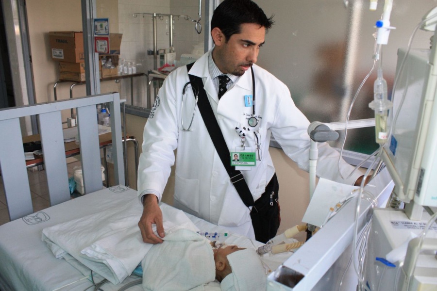 Demandan desde el Senado frenar abusos en contra de pasantes de medicina