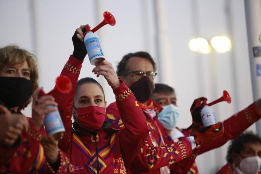 Sheinbaum da el banderazo de salida del Maratón de la Ciudad de México 2021