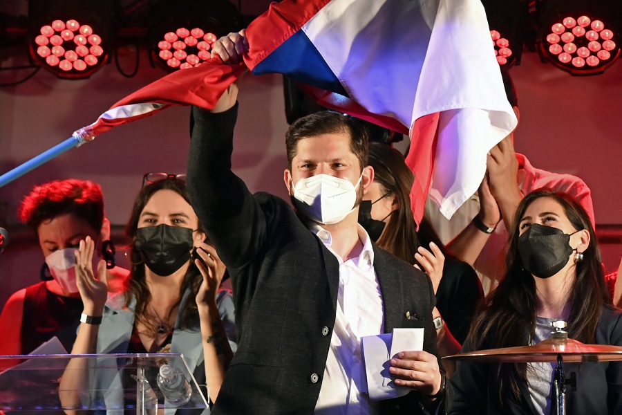 Candidato de izquierda Gabriel Boric, favorito en las encuestas para balotaje en Chile