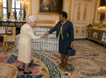 Barbados se despide de la reina Isabel II y se convierte en rep&uacute;blica