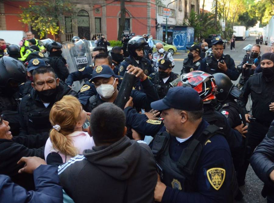 Detienen a 10 tras desalojo de inmueble en la Portales, Benito Ju&aacute;rez