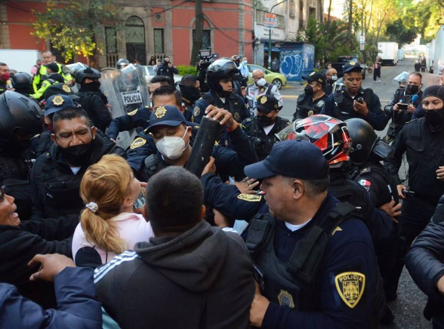 Detienen a 10 tras desalojo de inmueble en la Portales, Benito Juárez