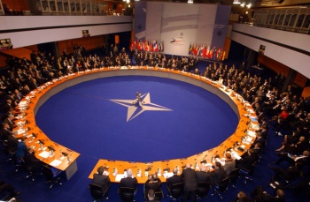 La OTAN hace advertencia a Rusia por eventual agresi&oacute;n a Ucrania