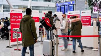 Espa&ntilde;a suspende vuelos procedentes del sur de &Aacute;frica