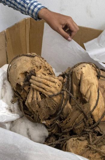 Momia de casi mil 200 a&ntilde;os asombra a arque&oacute;logos en Per&uacute;