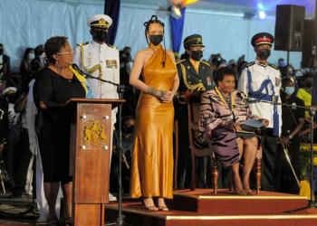 La nueva rep&uacute;blica de Barbados nombra a Rihanna h&eacute;roe nacional