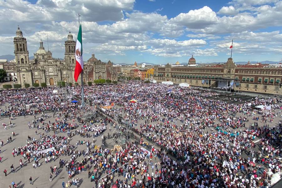 Inicia evento por informe de AMLO en el Zócalo