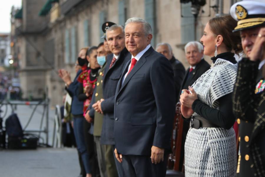 Desde el Zócalo, AMLO se compromete a incrementar apoyos a campesinos