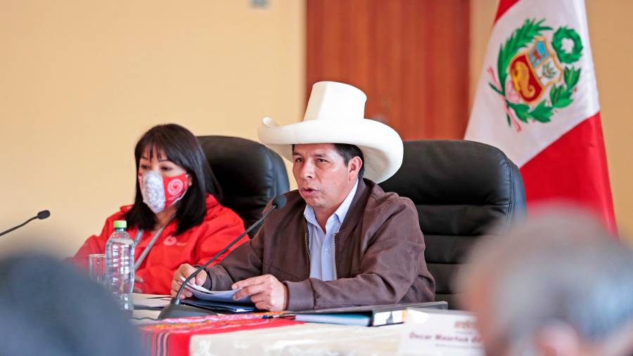 Fiscalía peruana cita al presidente Pedro Castillo para declarar sobre ascensos militares