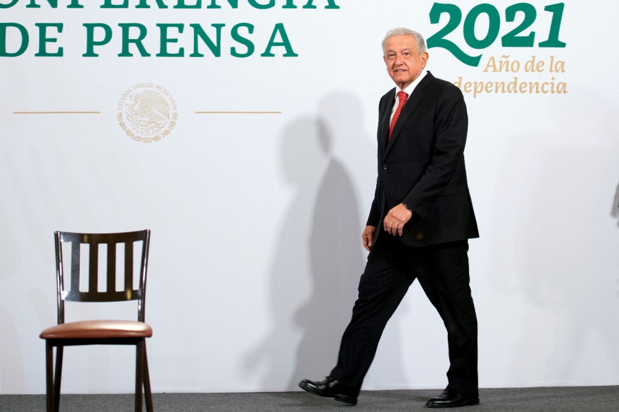 Celebra AMLO aumento al salario mínimo del 22%