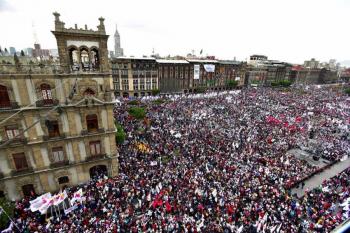 Acuden 250 mil personas al Z&oacute;calo por informe de AMLO