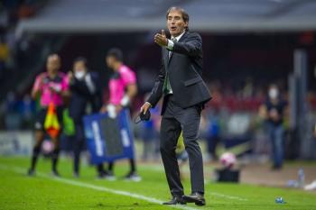 Sale de Santos y llega al Pachuca; Guillermo Almada, nuevo DT de los Tuzos