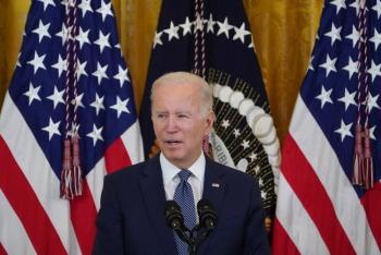 Biden lanza una nueva batalla contra el Covid-19 tras la aparici&oacute;n de la variante &oacute;micron
