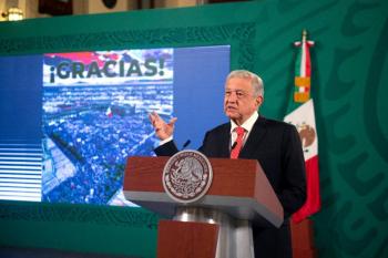 AMLO agradeci&oacute; y satisfecho con respuesta de informe en Z&oacute;calo