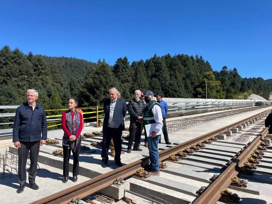 Alfredo del Mazo supervisa avances del Tren Interurbano México-Toluca junto a AMLO y Claudia Sheinbaum