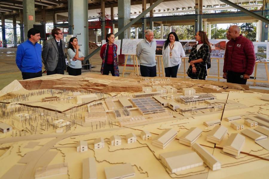 López Obrador y Claudia Sheinbaum supervisan los avances de la cuarta sección del Bosque de Chapultepec