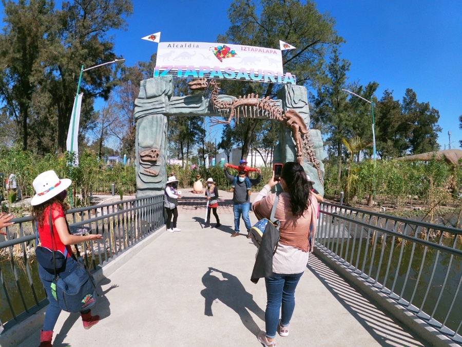 En Iztapalapa, inaugurándome parque Utopía Meyehualco